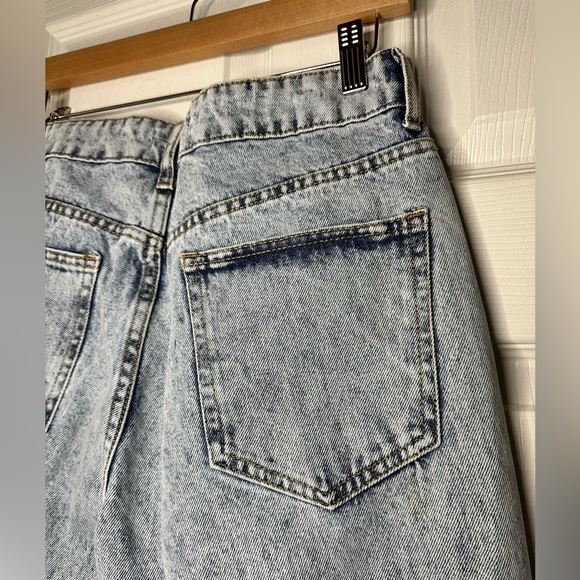 PrettyLittleThing Boyfriend Jeans - Picture 8 of 9